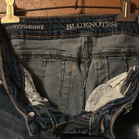 Blue notes Curvy/Skinny Belt loop was like that when purchased can be fixed - Picture 5 of 7